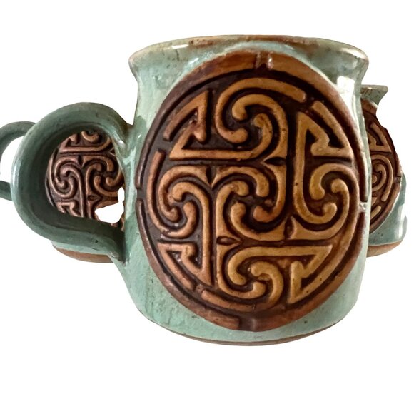 Set Of 4 Handcrafted Studio Art Pottery Mugs Celtic Design Green 10 oz - Picture 2 of 7